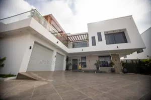 5bdrm House in Sakumono for sale