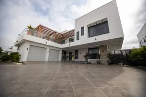 5bdrm House in Sakumono for sale