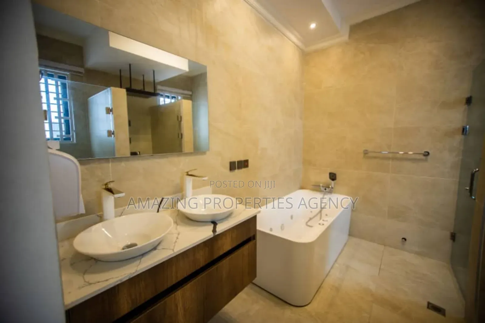 5bdrm House in Sakumono for sale