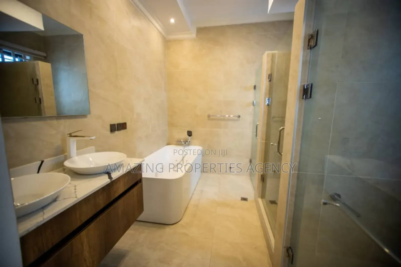 5bdrm House in Sakumono for sale