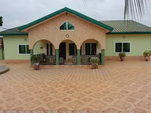 5bdrm House in Fredimens Real, Kumasi Metropolitan for sale