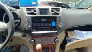 Highlander Radio Apple Carplay Dial Buttons and Amp Work
