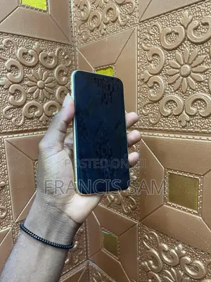 New Apple iPhone XR 64 GB Yellow