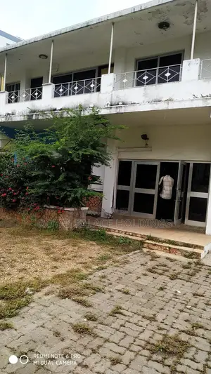 3bdrm Block of Flats in Kuffour, Airport Residential Area for rent