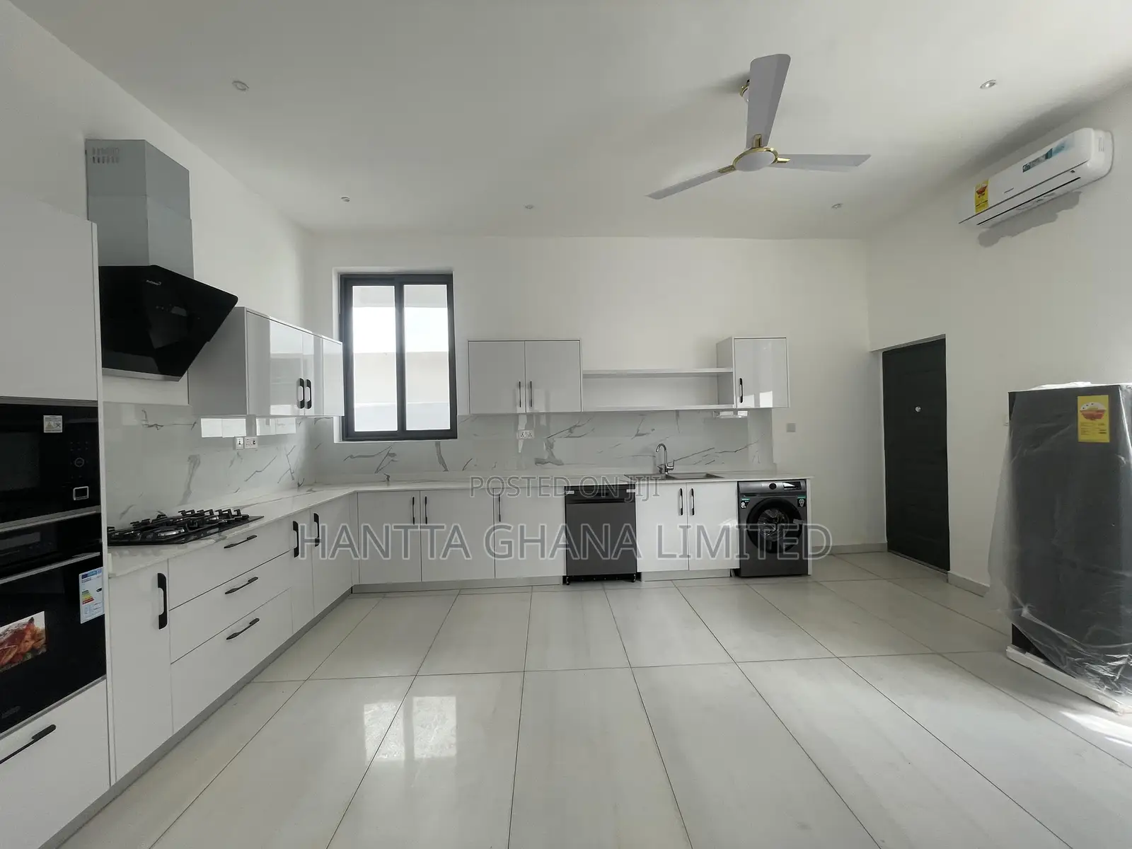 4bdrm Townhouse / Terrace in Adjiriganor, Ability for rent