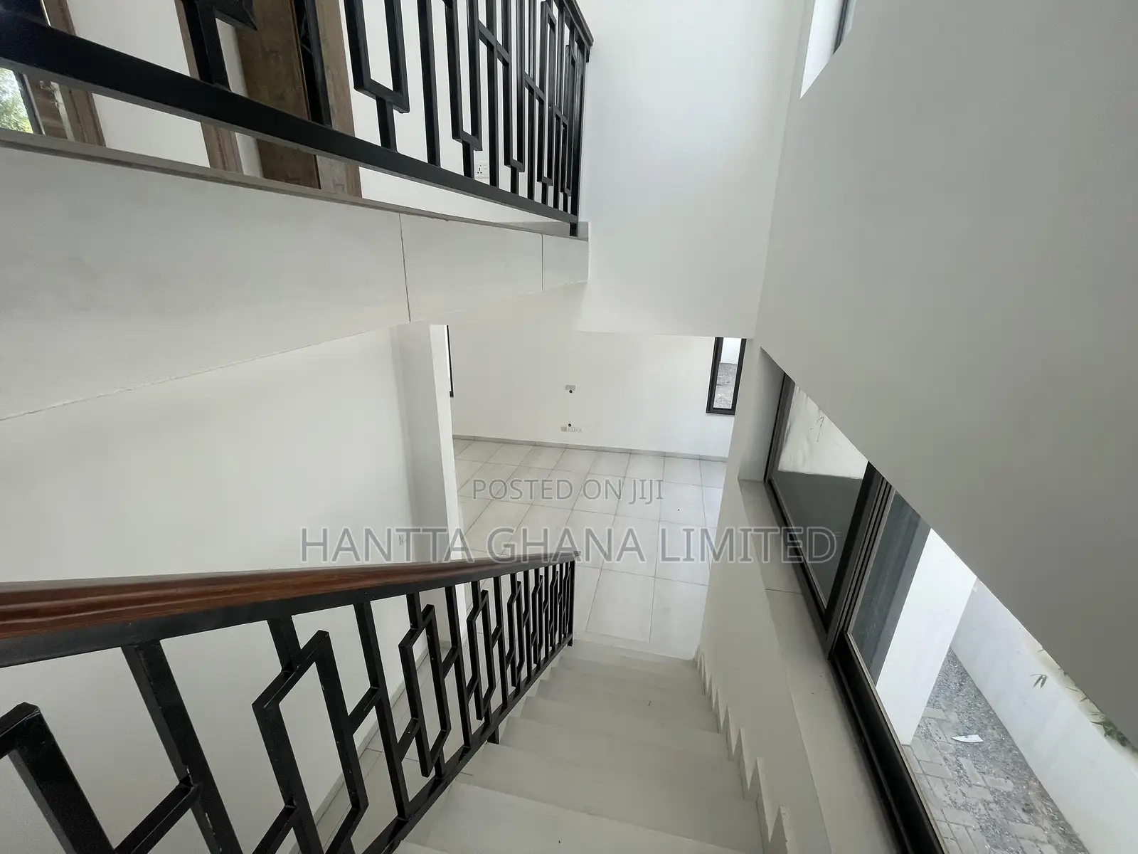 4bdrm Townhouse / Terrace in Adjiriganor, Ability for rent