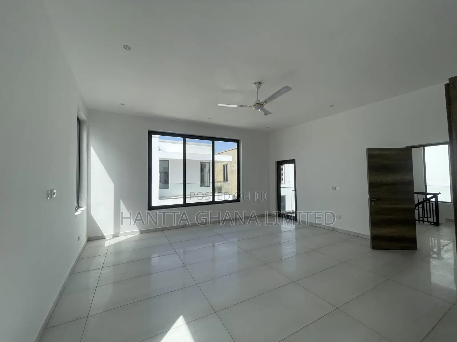 4bdrm Townhouse / Terrace in Adjiriganor, Ability for rent
