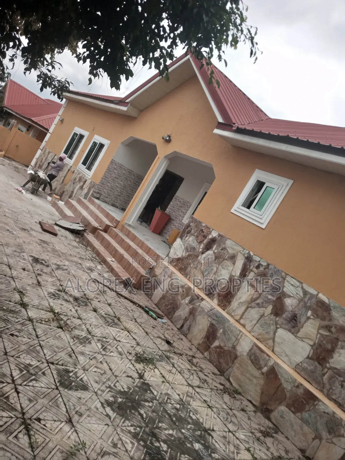 3bdrm House in Self Compound, Oyarifa for rent