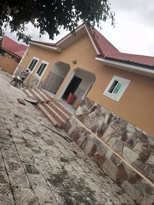 3bdrm House in Self Compound, Oyarifa for rent