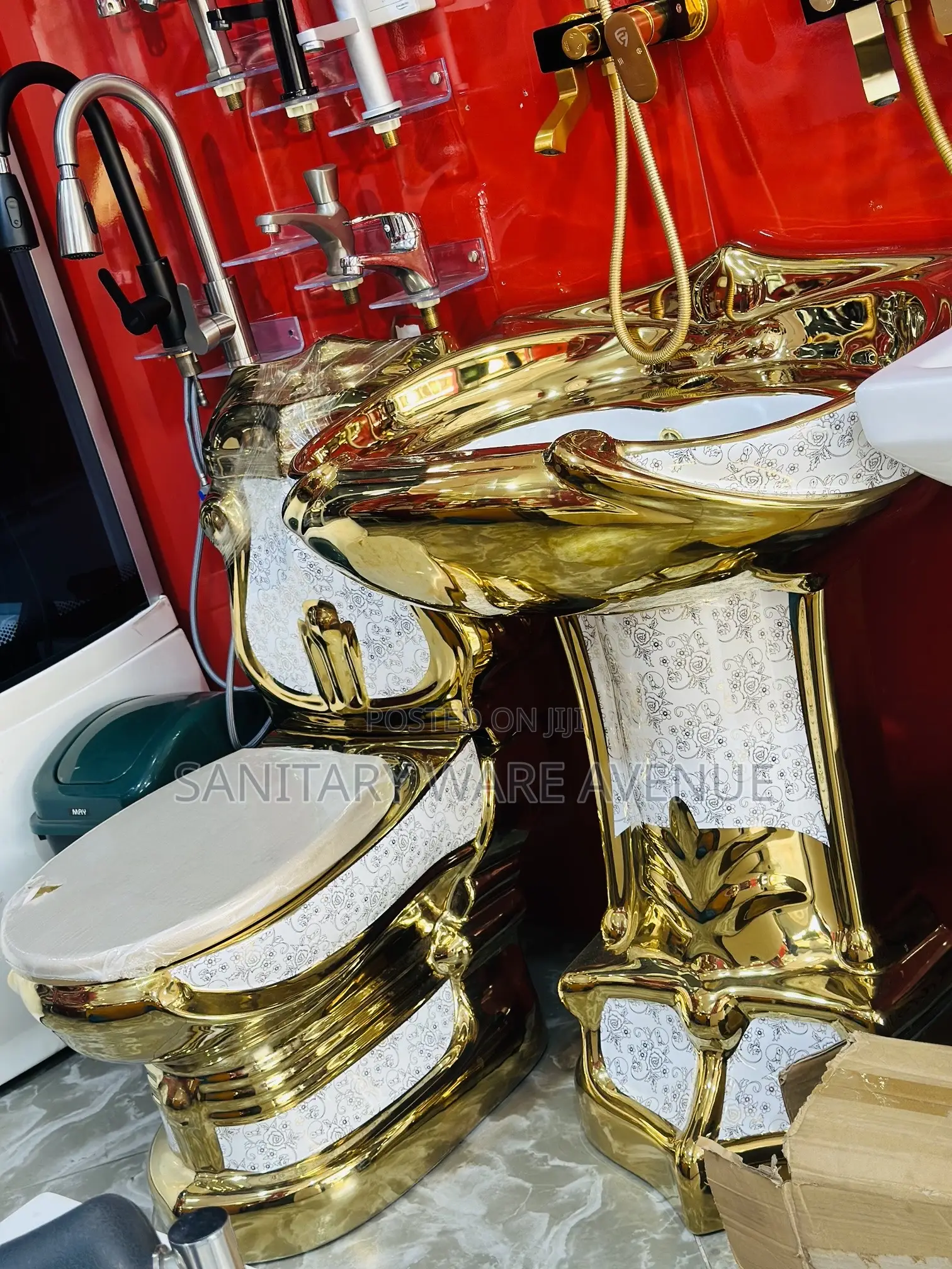 Luxury Toilet - Pedestal Basin - White Gold WC