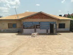 5bdrm House in Alex Otuo Properties, Kumasi Metropolitan for sale
