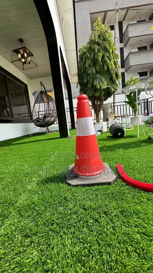 Lush Durable Artificial Grass - Perfect for Home Offices