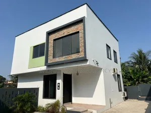 3bdrm Townhouse / Terrace in Bronko Housing, North Legon for rent