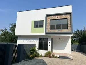 3bdrm Townhouse / Terrace in Bronko Housing, North Legon for rent