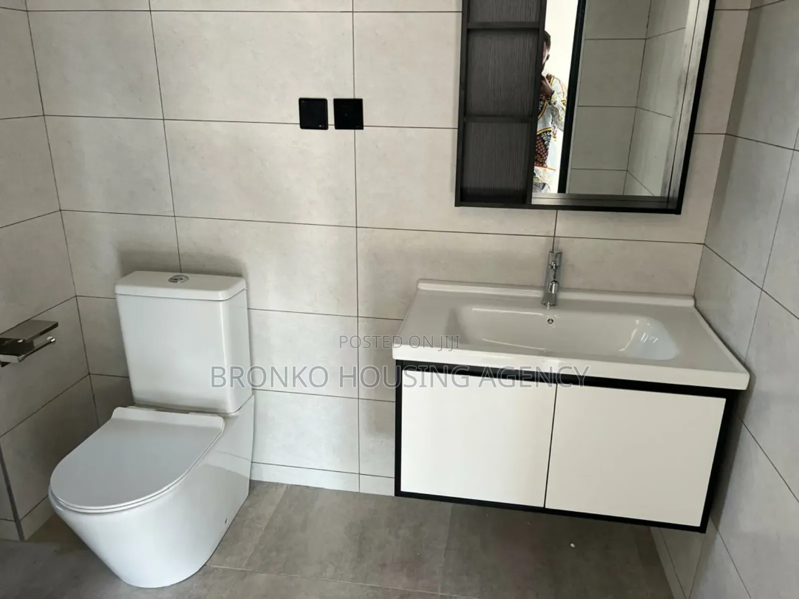 3bdrm Townhouse / Terrace in Bronko Housing, North Legon for rent