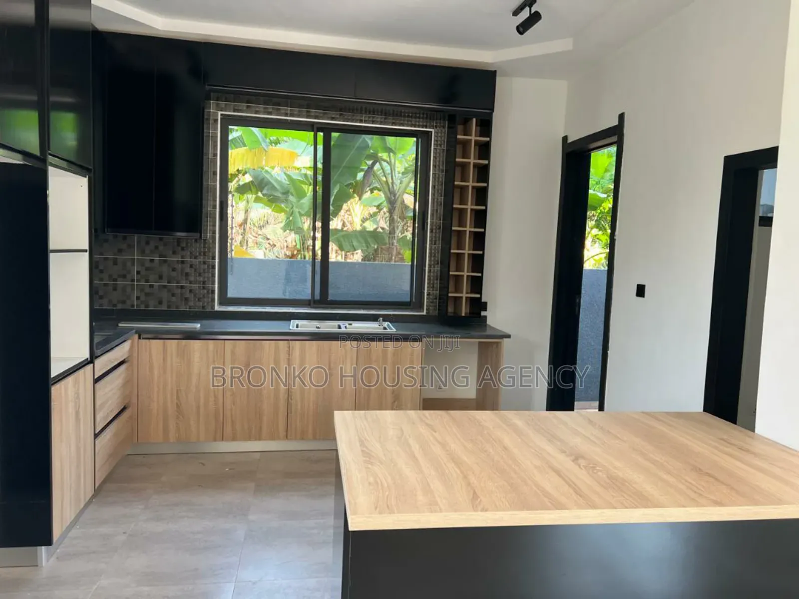 3bdrm Townhouse / Terrace in Bronko Housing, North Legon for rent