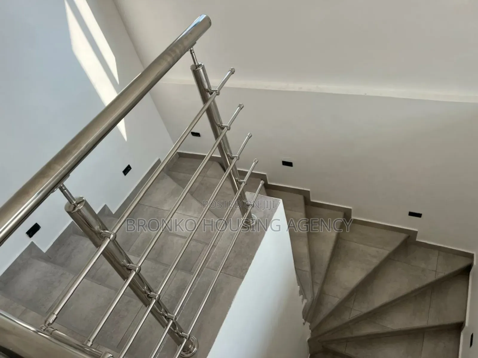 3bdrm Townhouse / Terrace in Bronko Housing, North Legon for rent
