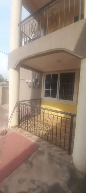 3bdrm Duplex in De-Icons Real Estate, Awutu Senya East Municipal
