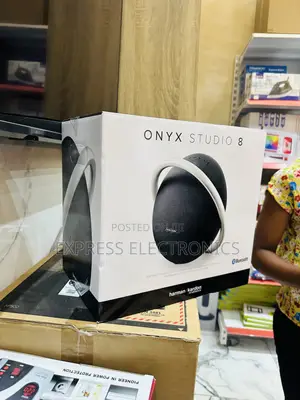 ᅤᅢᅢ Onyx 8 Bluetooth Wireless Speaker