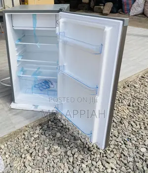 Sleek Design Pearl PF —111H Top Freezer Electric Fridge.