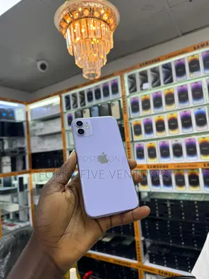 New Apple iPhone 11 64 GB Purple