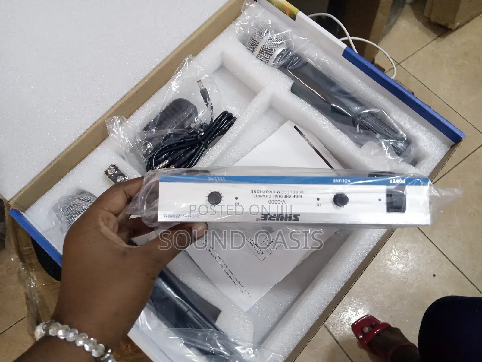 Shure V-3300 Dual Wireless Microphone