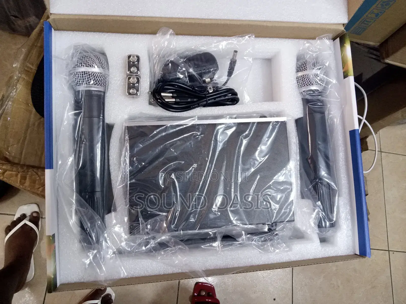Shure V-3300 Dual Wireless Microphone