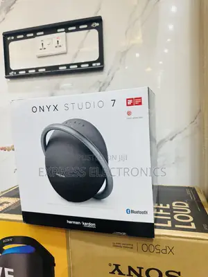 ᅢᅢᅢ Onyx 7 Studio Bluetooth Speaker