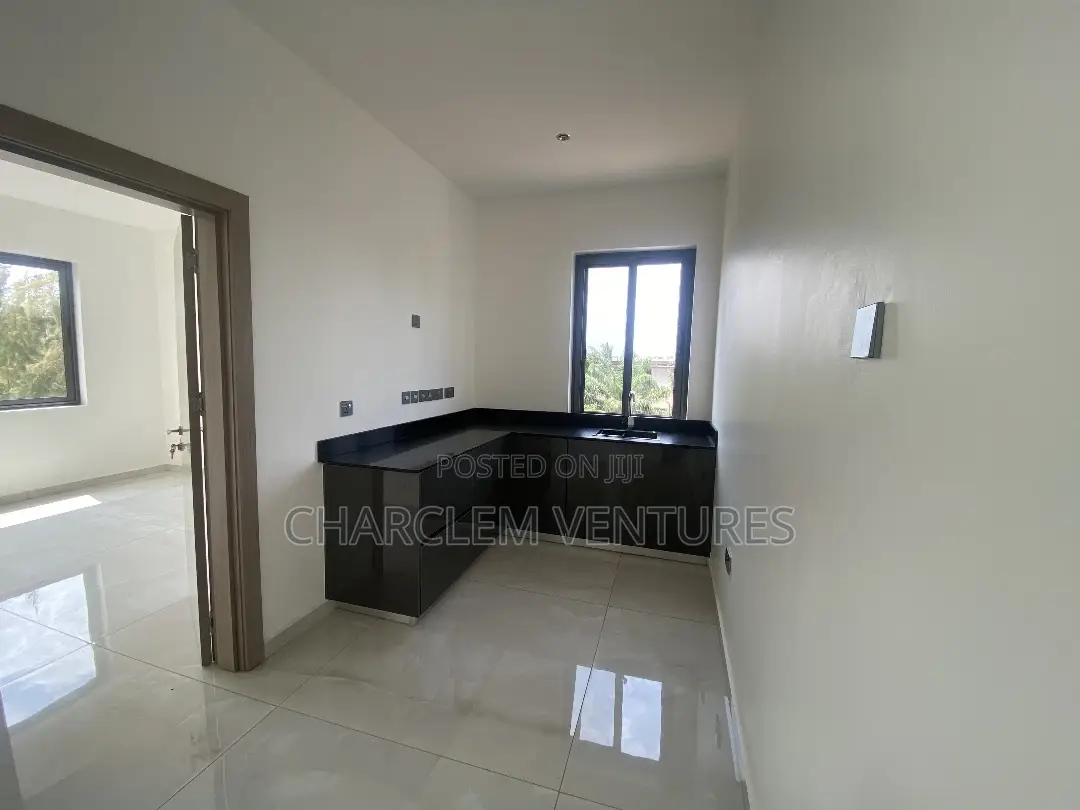 4bdrm Townhouse / Terrace in Charclem Ventures, Cantonments for rent