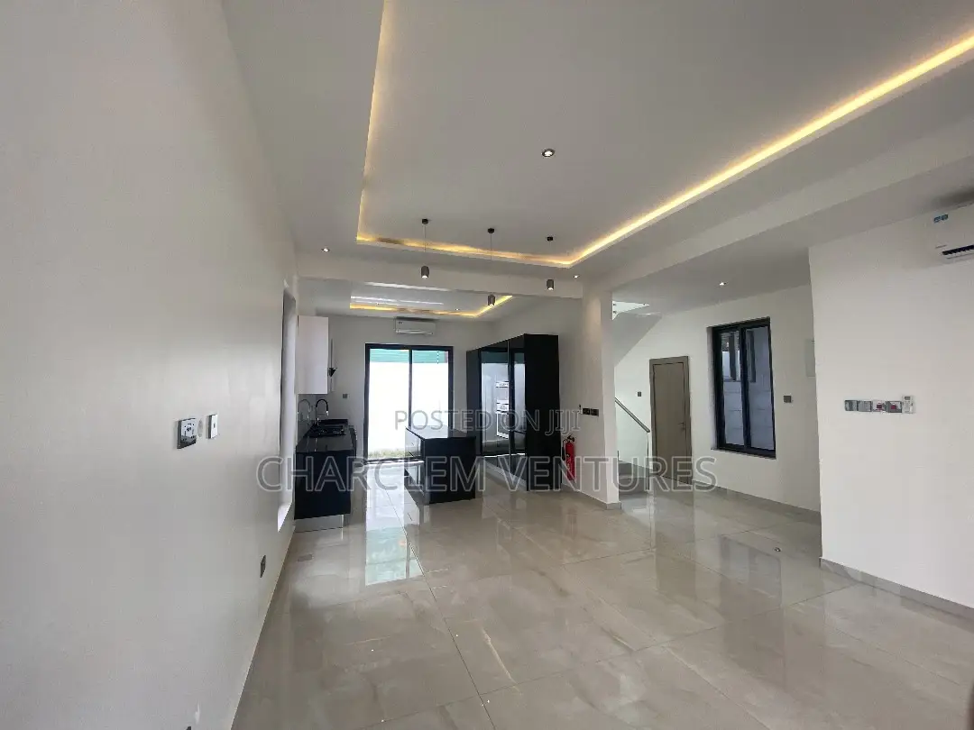 4bdrm Townhouse / Terrace in Charclem Ventures, Cantonments for rent