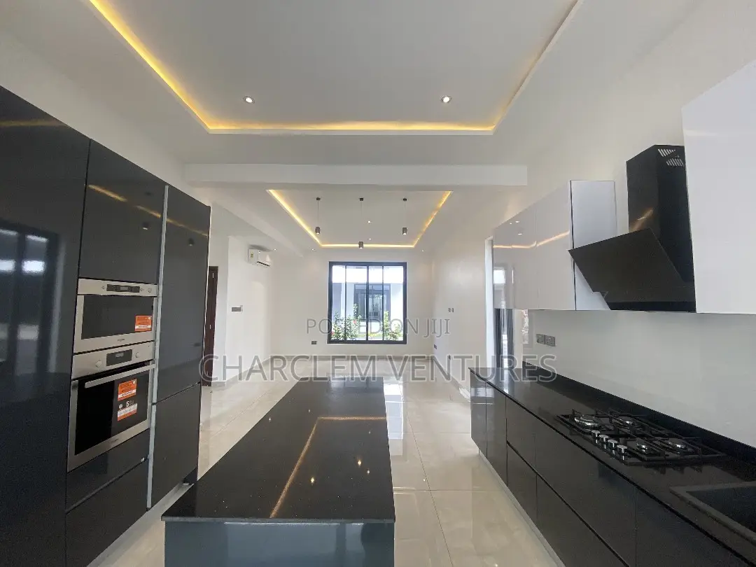 4bdrm Townhouse / Terrace in Charclem Ventures, Cantonments for rent