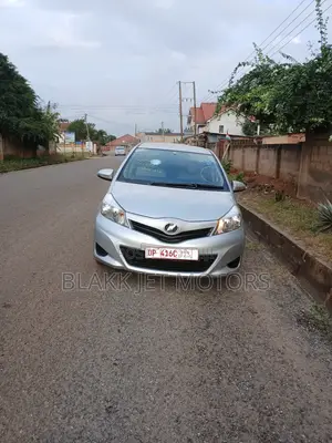 Toyota Vitz 1.3 FWD 5dr 2013 Silver