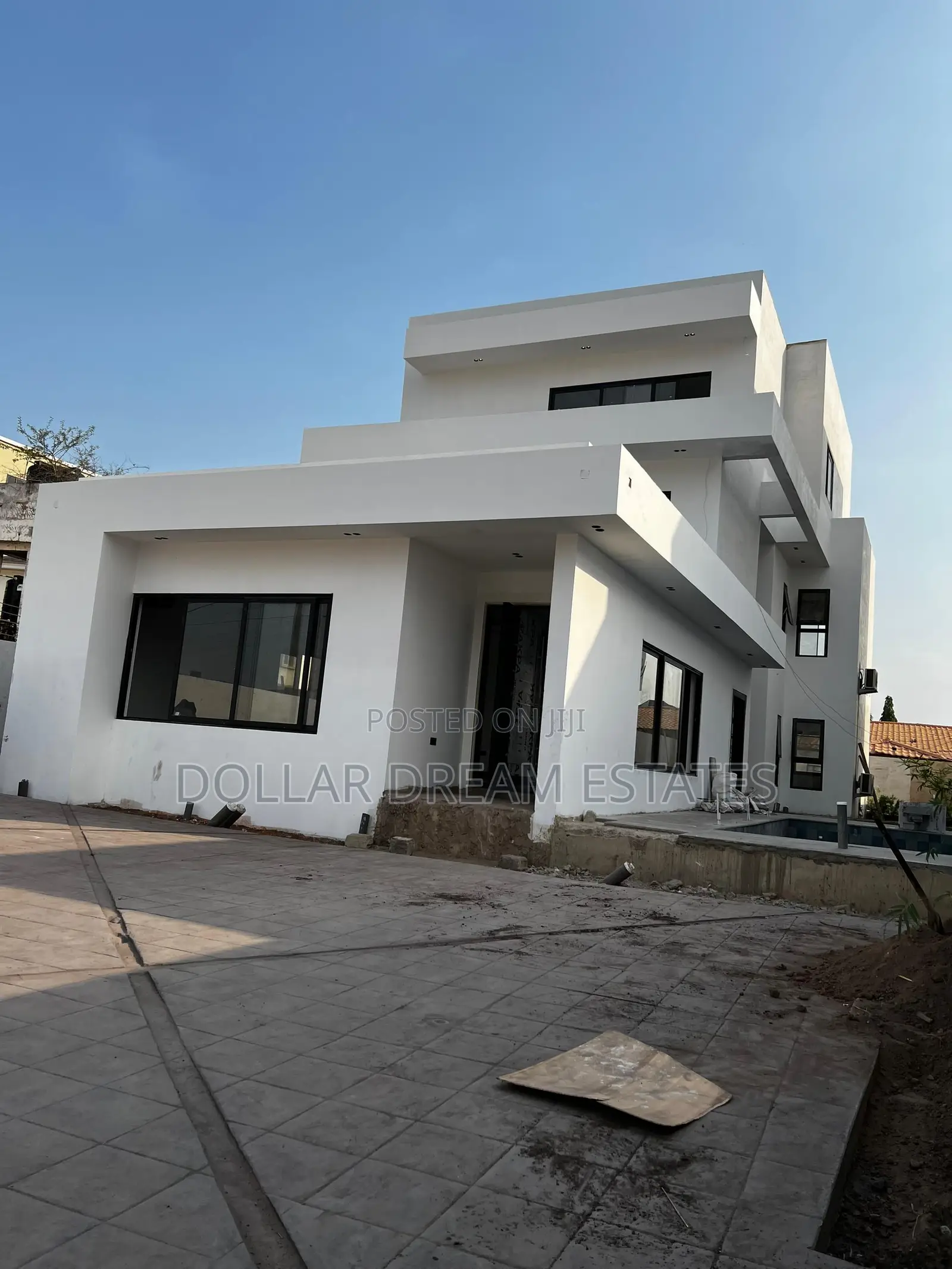 5bdrm Mansion in East Legon for sale
