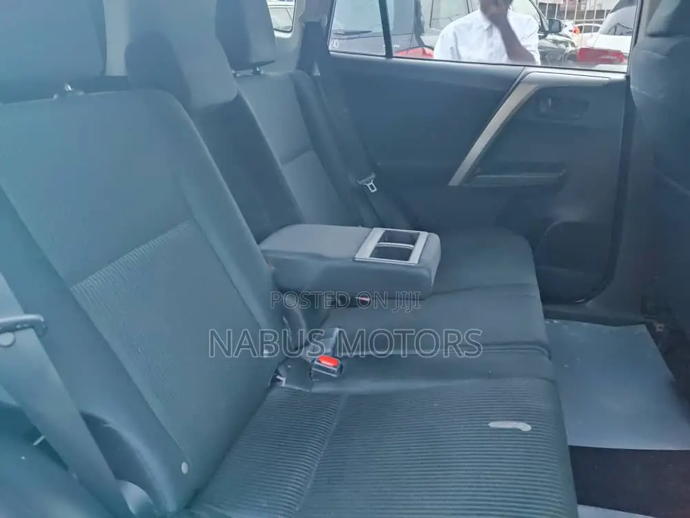 Toyota RAV4 XLE AWD (2.5L 4cyl 6A) 2017 Silver