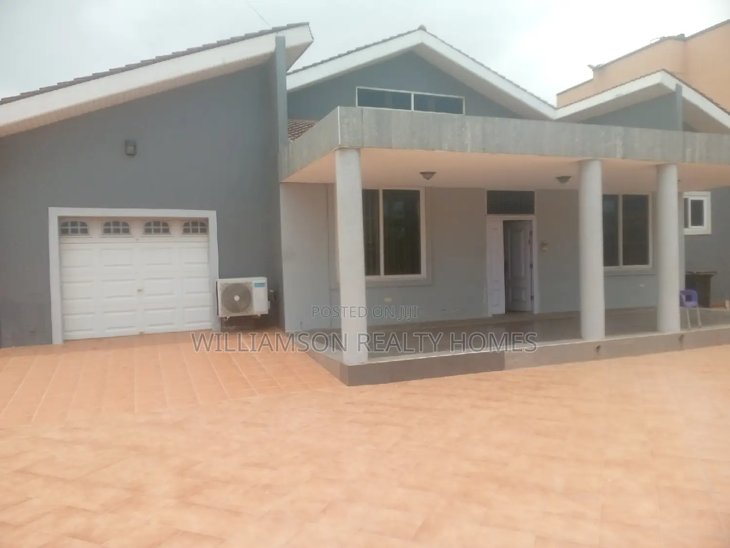 3bdrm House in Baatsonaa Total Area, Spintex for rent