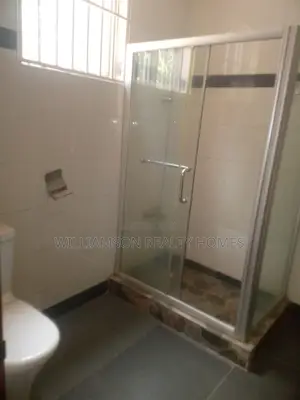 3bdrm House in Baatsonaa Total Area, Spintex for rent