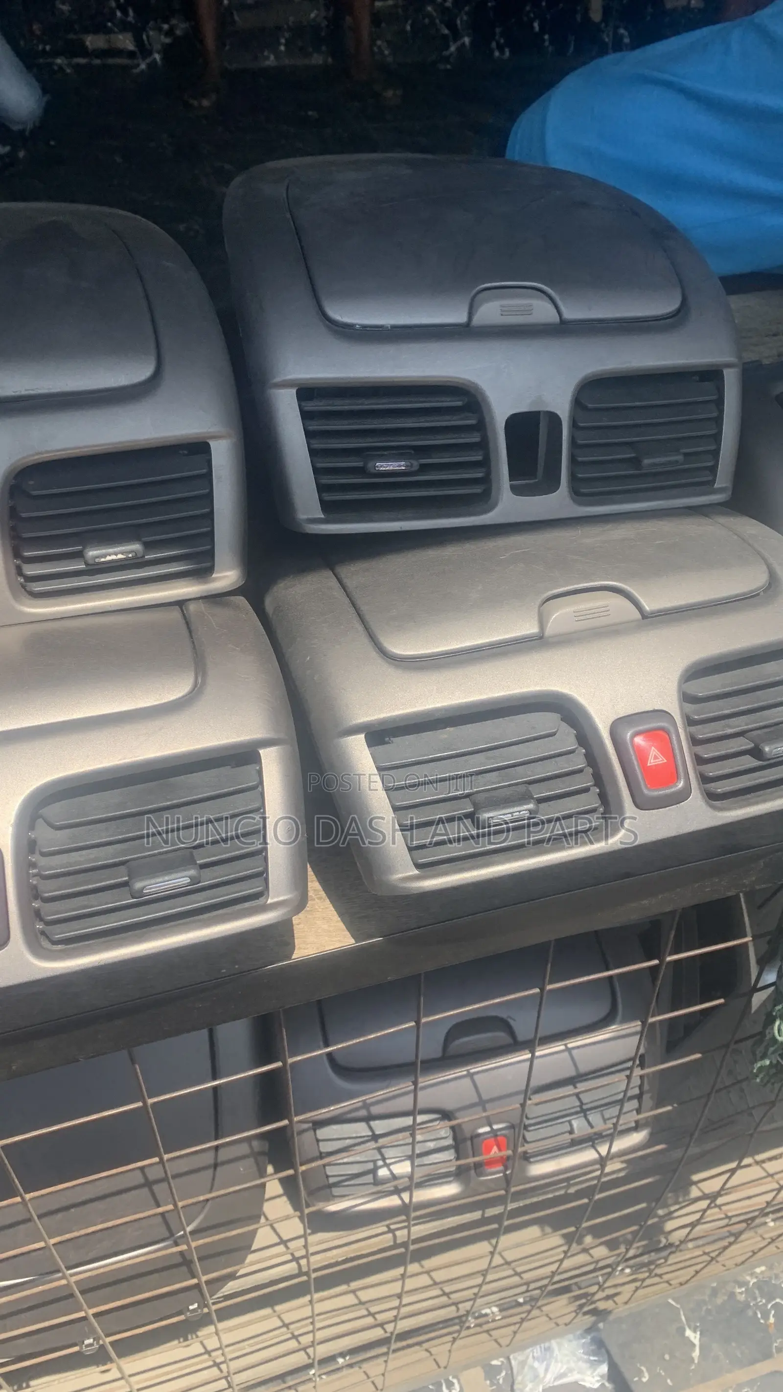 Nissan Almera / Sentra 2008 Top Middle Vent
