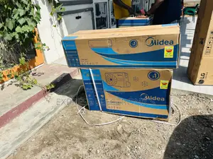 Lovely New White Air Conditioner Inverter Midea 1.5hp