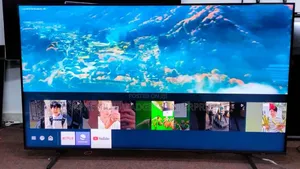 Samsung 70" Crystal UHD 70CU7000 Smart Tizen Television