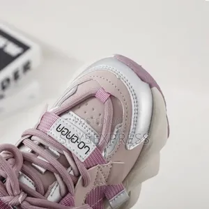 Beautiful Girls Sneakers