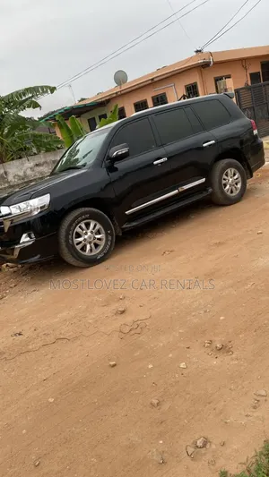 Rent a Car - Toyota Landcruiser V8