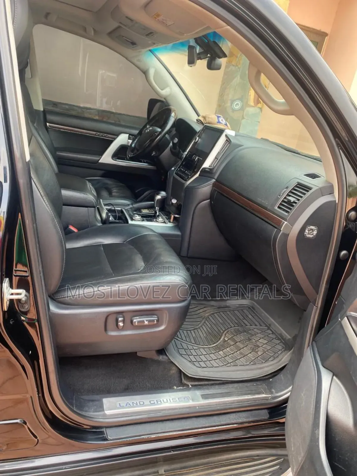 Rent a Car - Toyota Landcruiser V8