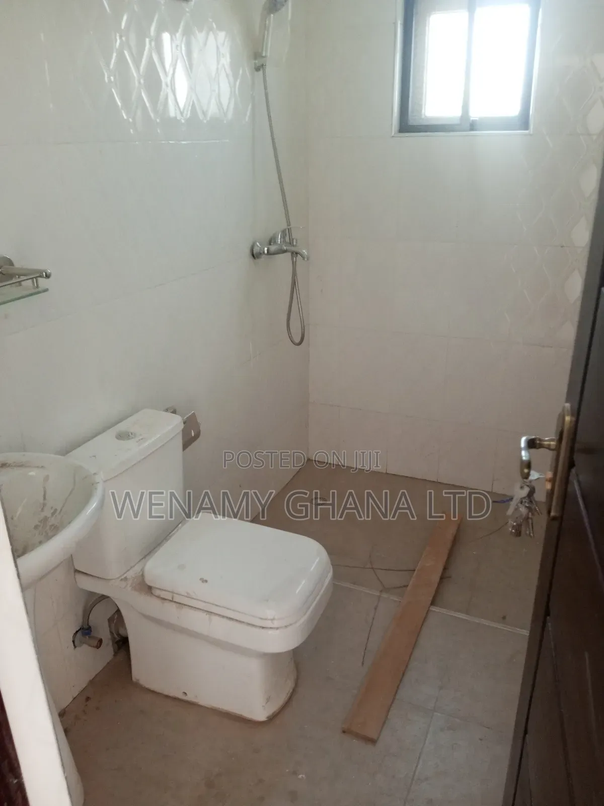 3bdrm Apartment in Community 25, Tema Metropolitan for rent