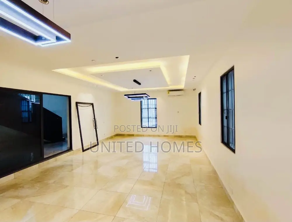 5bdrm House in East Legon for sale