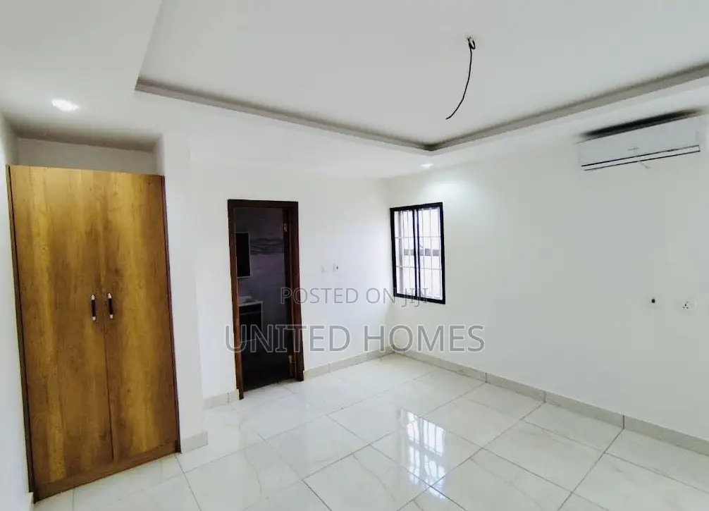5bdrm House in East Legon for sale
