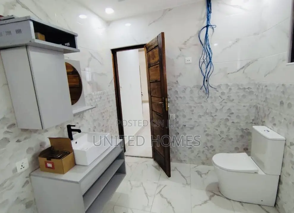 5bdrm House in East Legon for sale