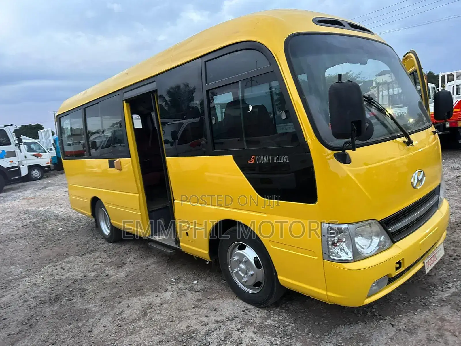 Hyundai County 2014 Yellow