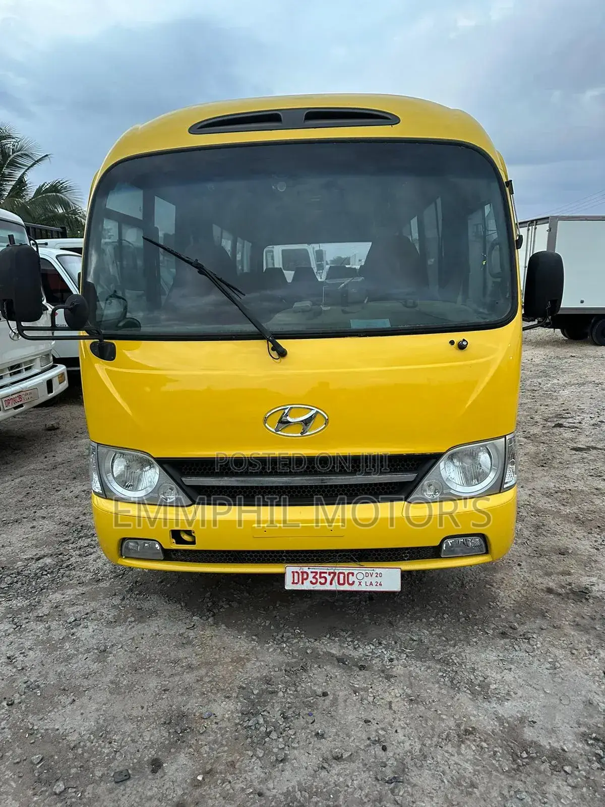 Hyundai County 2014 Yellow