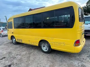 Hyundai County 2014 Yellow