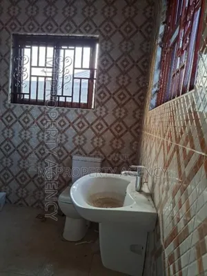 5bdrm House in Dawhenya, Tema Metropolitan for sale